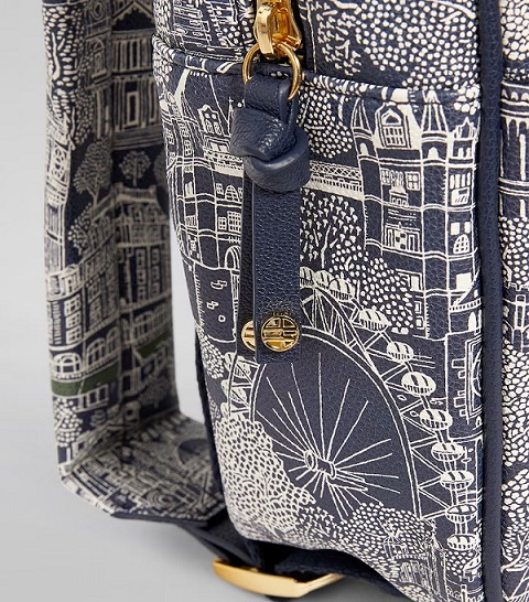 รูปภาพที่#4 ของสินค้า : เป้สะพาย Harrods รุ่น Black Landmarks Backpack***พร้อมส่ง รูปภาพที่4 ของสินค้า : เป้สะพาย Harrods รุ่น Black Landmarks Backpack***พร้อมส่ง