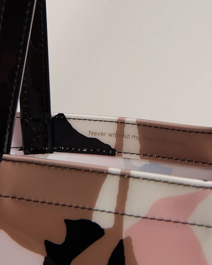 รูปภาพที่#4 ของสินค้า : Ted Baker รุ่น Retro Flood Small Printed Icon Bag ไซส์ S***พร้อมส่ง รูปภาพที่4 ของสินค้า : Ted Baker รุ่น Retro Flood Small Printed Icon Bag ไซส์ S***พร้อมส่ง